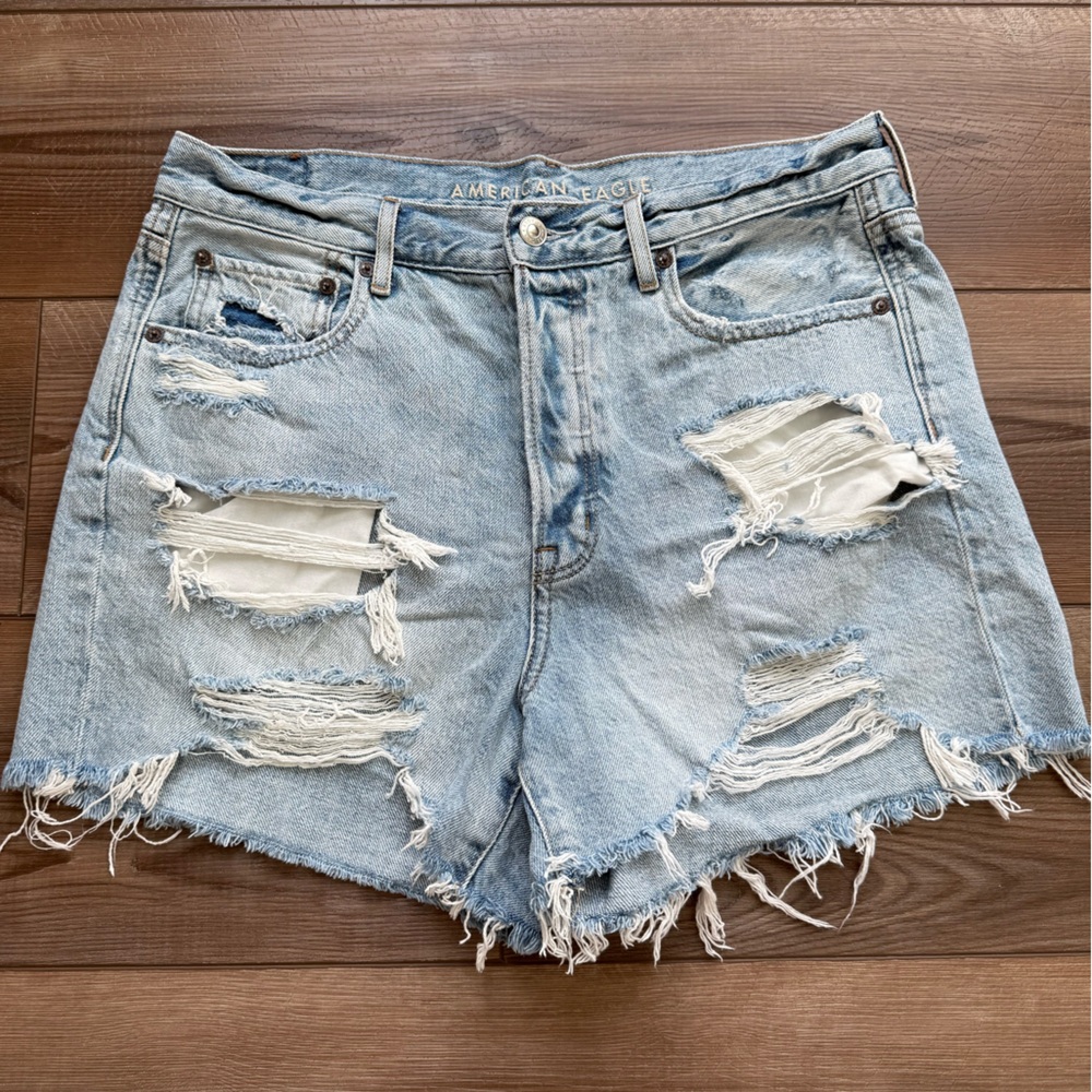 American Eagle Outfitters Women's Distressed Light Blue 90s Boyfriend Shorts